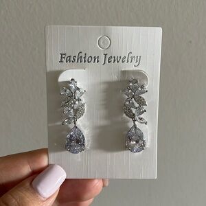 Silver earrings - bridal earrings- party earrings - diamond